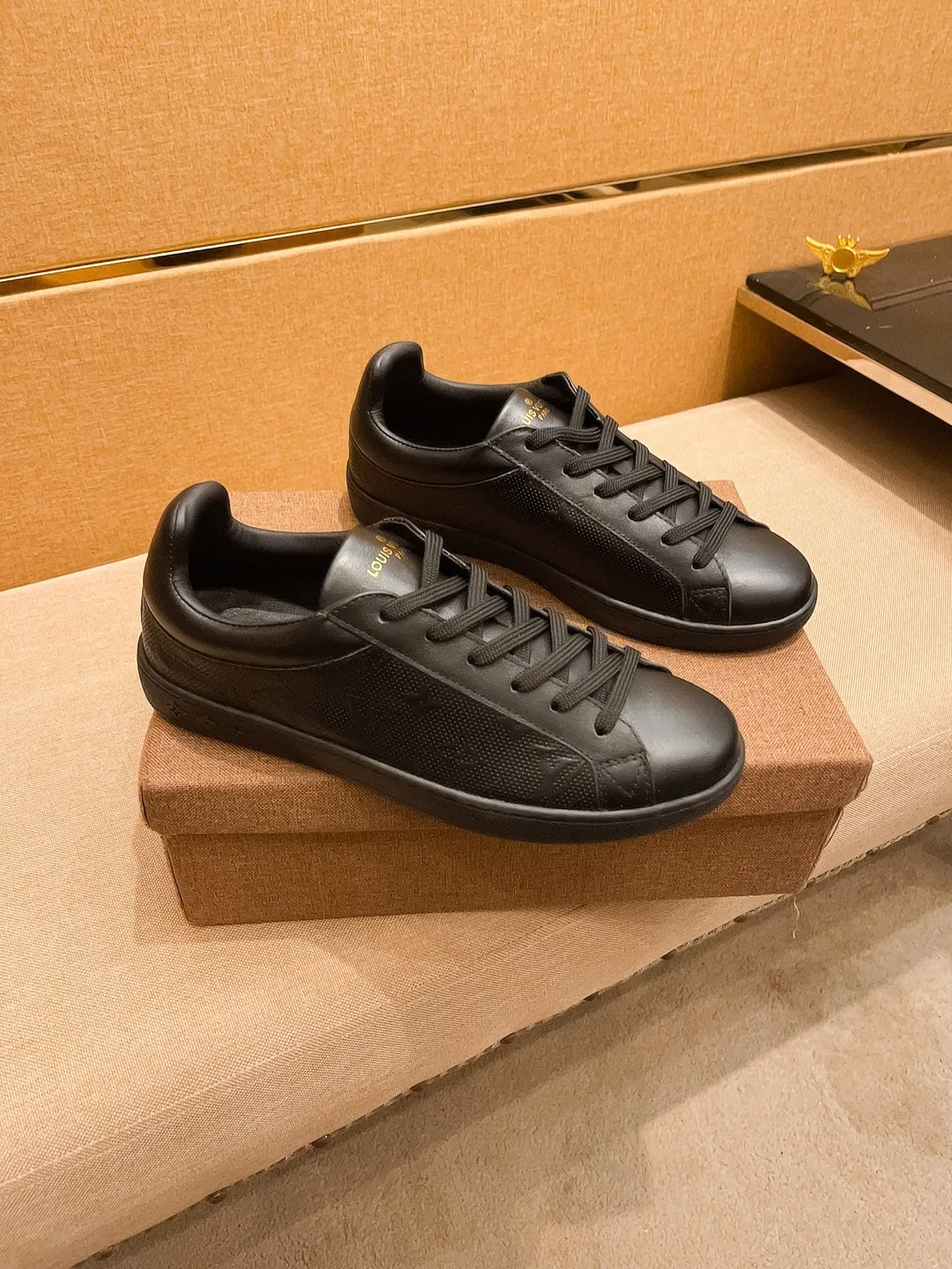 Men's shoes 💰 380💰🔥【LV】🔥 Louis Vuitton, high-end men's shoes brand, official website 1:1 latest masterpiece: the upper is made of Italian imported first-layer cowhide with a comfortable and breathable lining➕original non-slip and wear-resistant outsole🔥, making walking more convenient and comfortable! An exclusive new model, a stunning work, a beautiful 1:1 replica [color] compared to the official quality! Create a fashionable personality to set off your uniqueness! A must-have for trendy men! Classic🔥Size: 38-44 Color: 🔥Multiple colors available🔥